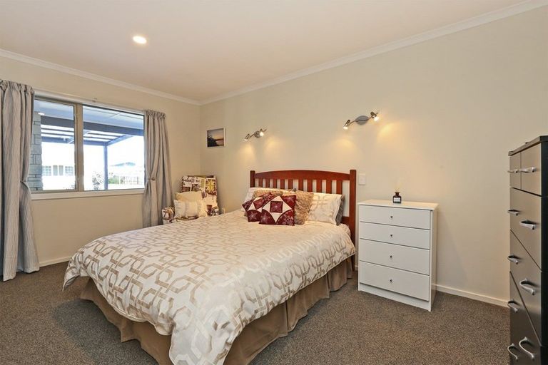 Photo of property in 6 D'arcy Place, Taradale, Napier, 4112
