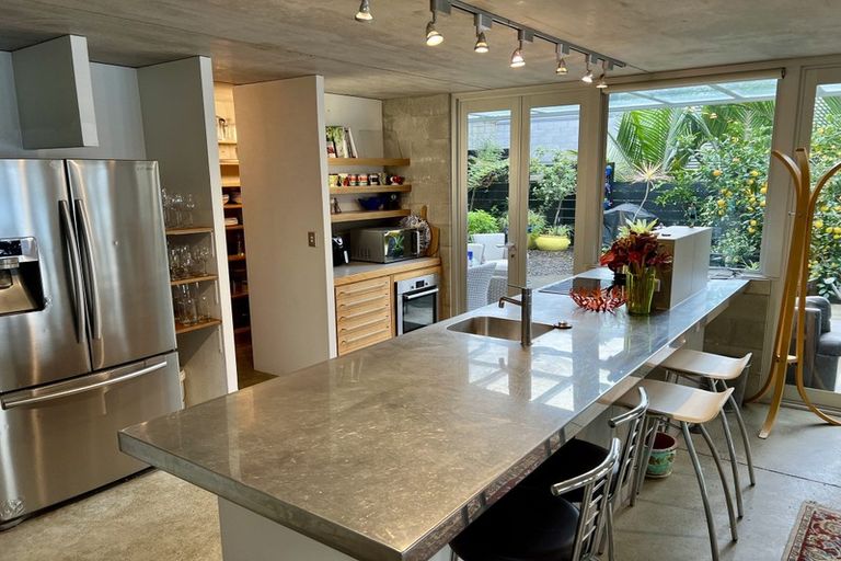 Photo of property in 25a Stanley Point Road, Stanley Point, Auckland, 0624