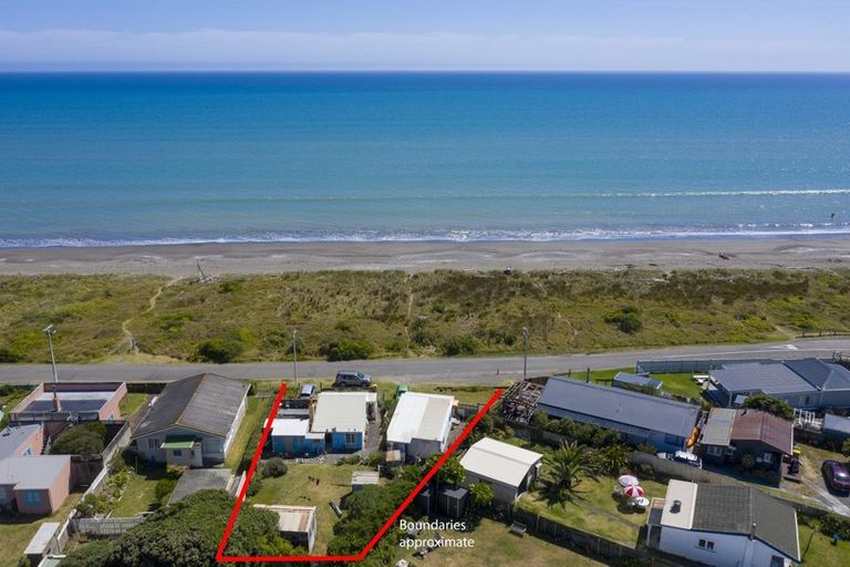 Photo of property in 230-232 Marine Parade, Otaki Beach, Otaki, 5512