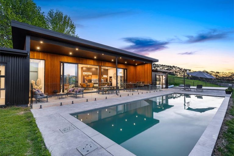 Photo of property in 33 Fernielea Drive, Riverhead, 0793