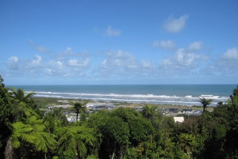 Photo of property in 32 Stanton Crescent, Karoro, Greymouth, 7805