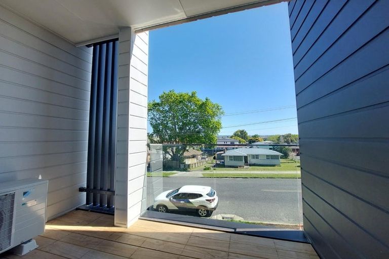 Photo of property in 1/10 Newington Road, Henderson, Auckland, 0612