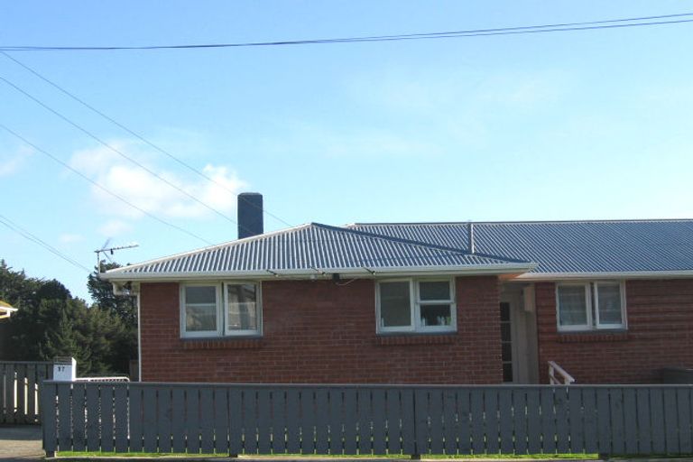 Photo of property in 17a-b Castor Crescent, Cannons Creek, Porirua, 5024