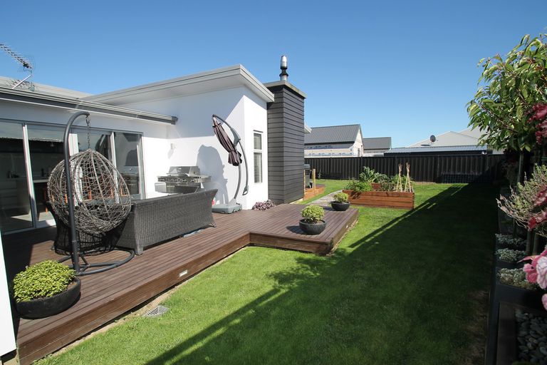 Photo of property in 16 Silver Springs Boulevard, Mosgiel, 9024