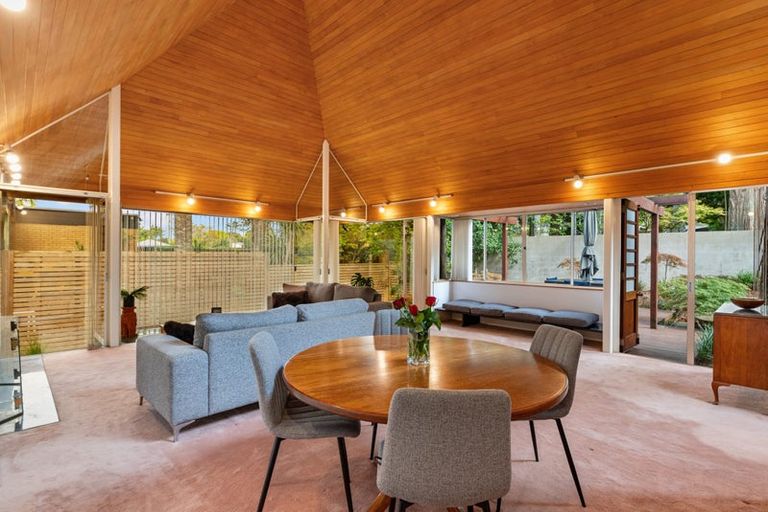 Photo of property in 17 Cobblestone Lane, Hillcrest, Auckland, 0627