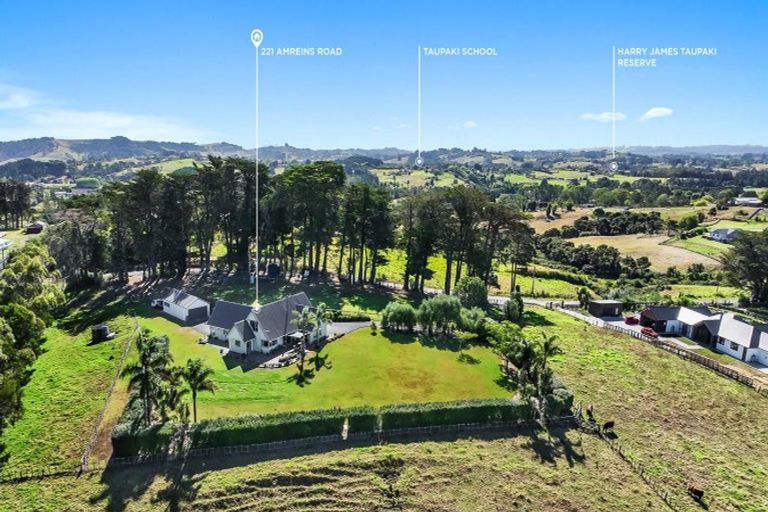Photo of property in 221 Amreins Road, Taupaki, Henderson, 0782