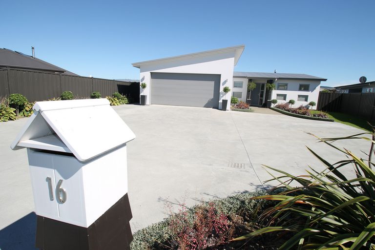 Photo of property in 16 Silver Springs Boulevard, Mosgiel, 9024