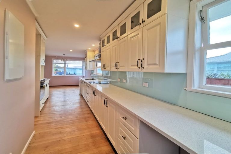 Photo of property in 123 Edgewater Drive, Pakuranga, Auckland, 2010