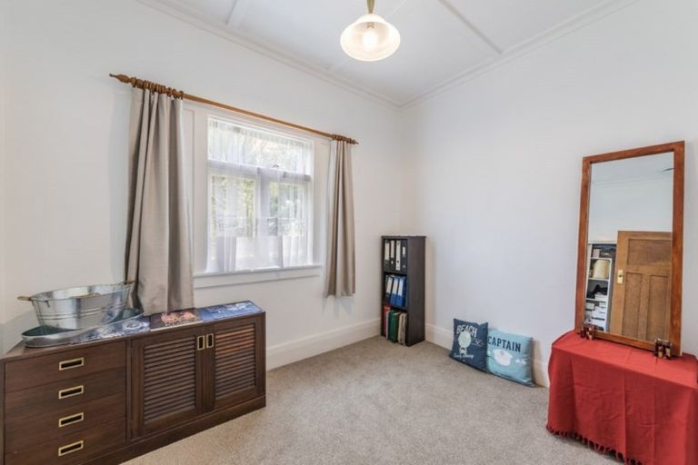 Photo of property in 12 Admiral Beatty Avenue, Mount Roskill, Auckland, 1041