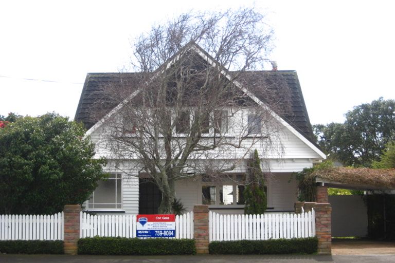 Photo of property in 70 Barrett Street, Westown, New Plymouth, 4310