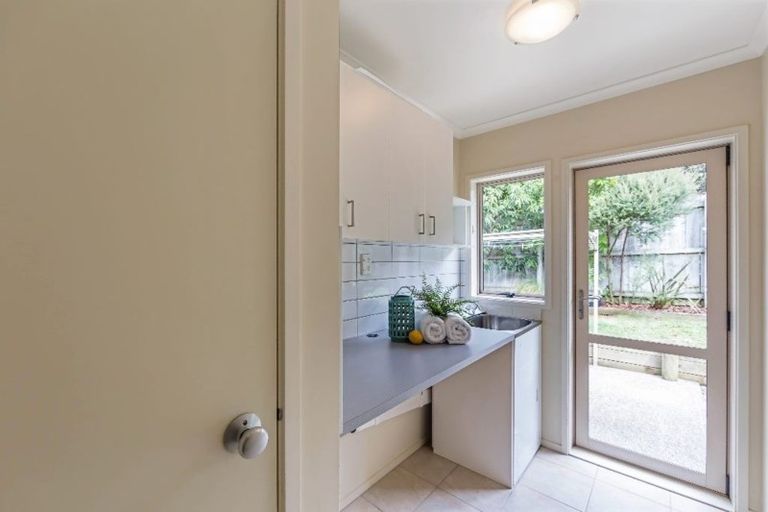 Photo of property in 5 Saltwood Street, Red Beach, 0932