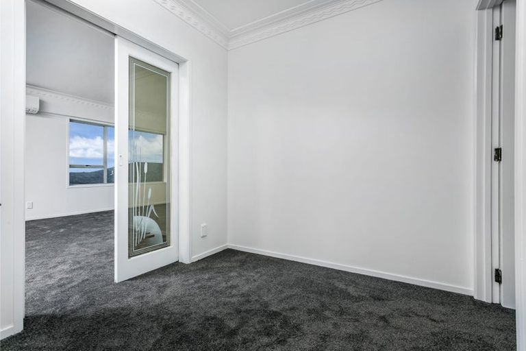Photo of property in 1/169 Forrest Hill Road, Forrest Hill, Auckland, 0620