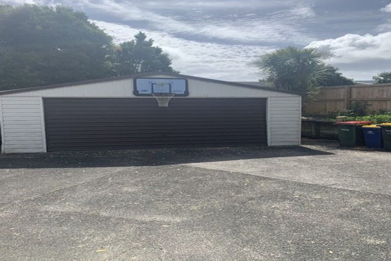 Photo of property in 84 Ravenwood Drive, Forrest Hill, Auckland, 0620