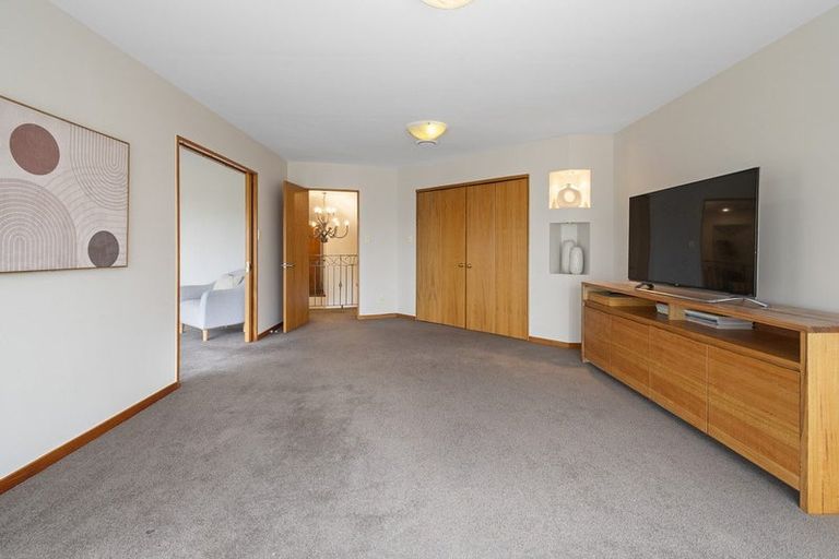 Photo of property in 33 Ruapehu Drive, Fitzherbert, Palmerston North, 4410