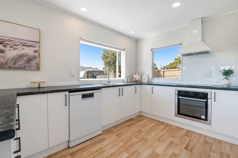 Photo of property in 14 Greta Place, Stanmore Bay, Whangaparaoa, 0932