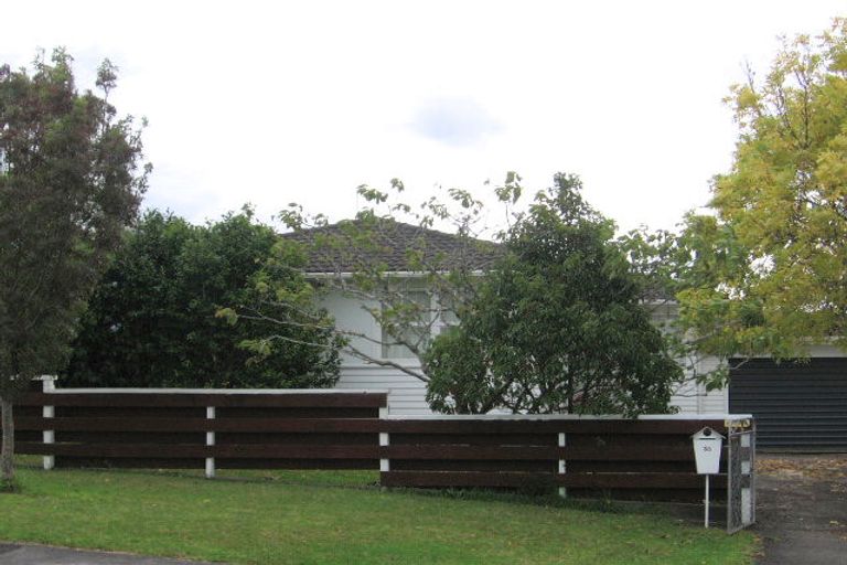 Photo of property in 33 Sunvue Road, Glen Eden, Auckland, 0602