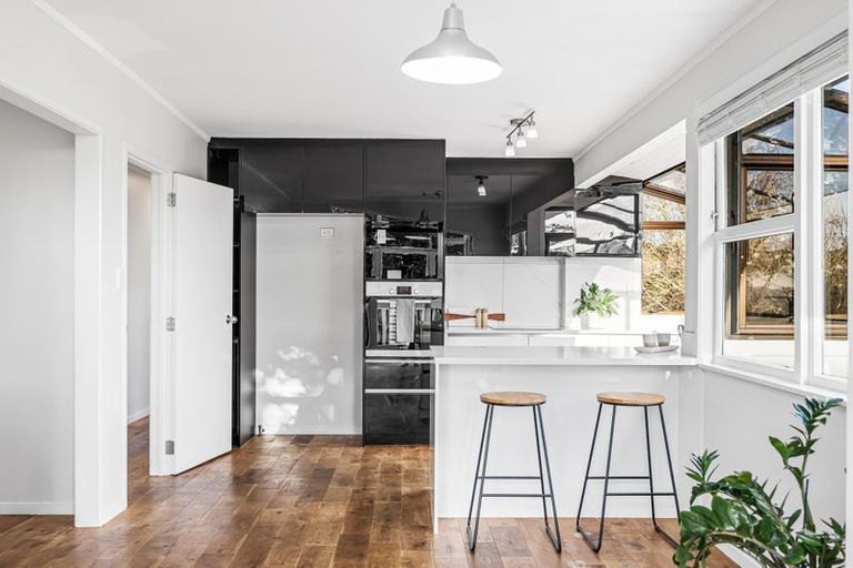 Photo of property in 18 Outlook Road, Greenhithe, Auckland, 0632