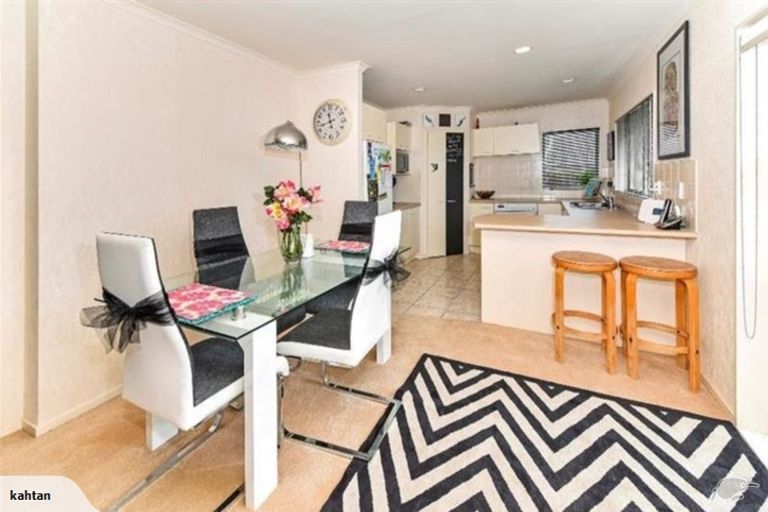 Photo of property in 52 Rathmar Drive, Manurewa, Auckland, 2105