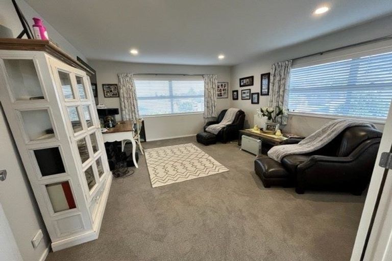 Photo of property in 13 Tranquility Rise, Mellons Bay, Auckland, 2014