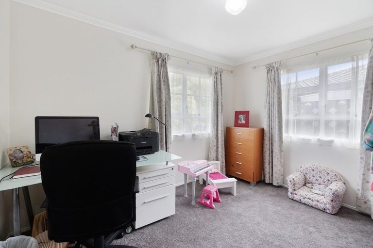 Photo of property in 27 Madill Road, St Andrews, Hamilton, 3200