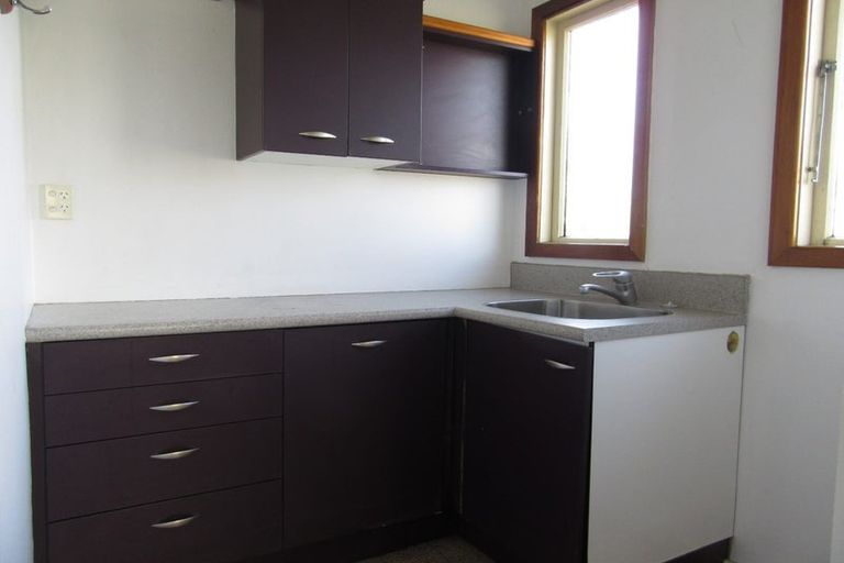 Photo of property in 302 Riccarton Road, Upper Riccarton, Christchurch, 8041