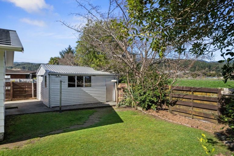 Photo of property in 22 Brightwater Crescent, Totara Park, Upper Hutt, 5018