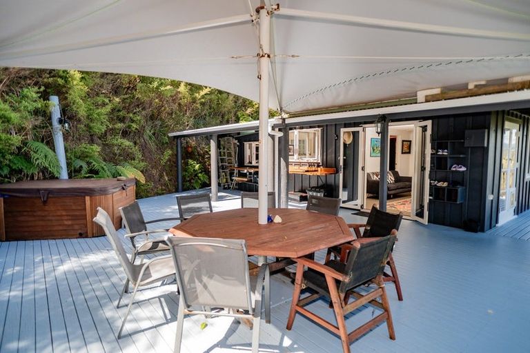 Photo of property in 50 Oxford Terrace, Coromandel, 3506