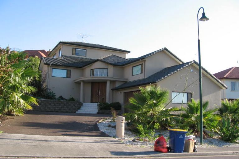 Photo of property in 32 Mulgan Way, Browns Bay, Auckland, 0630