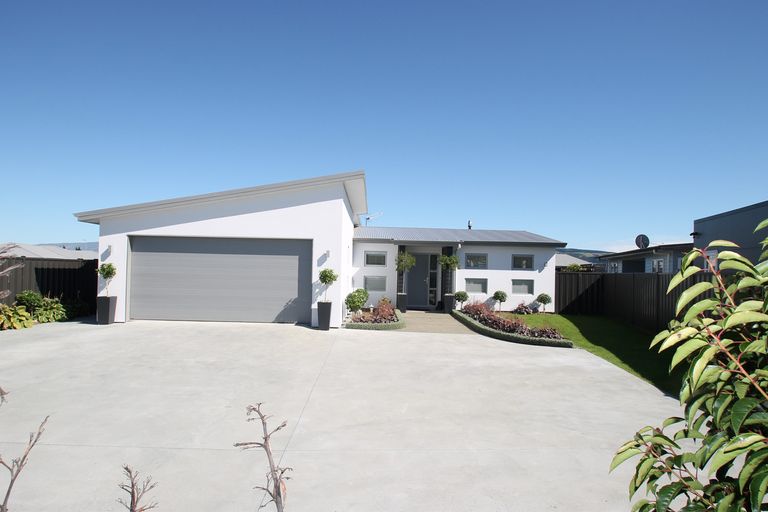 Photo of property in 16 Silver Springs Boulevard, Mosgiel, 9024