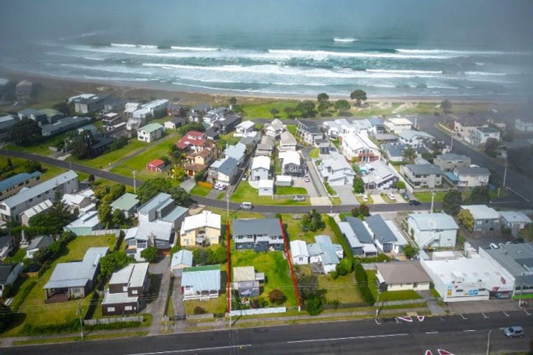 Photo of property in 320 Ocean Road, Whangamata, 3620