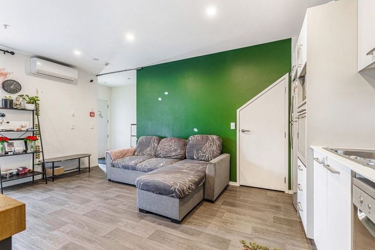 Photo of property in 2/160c Hobsonville Point Road, Hobsonville, Auckland, 0616