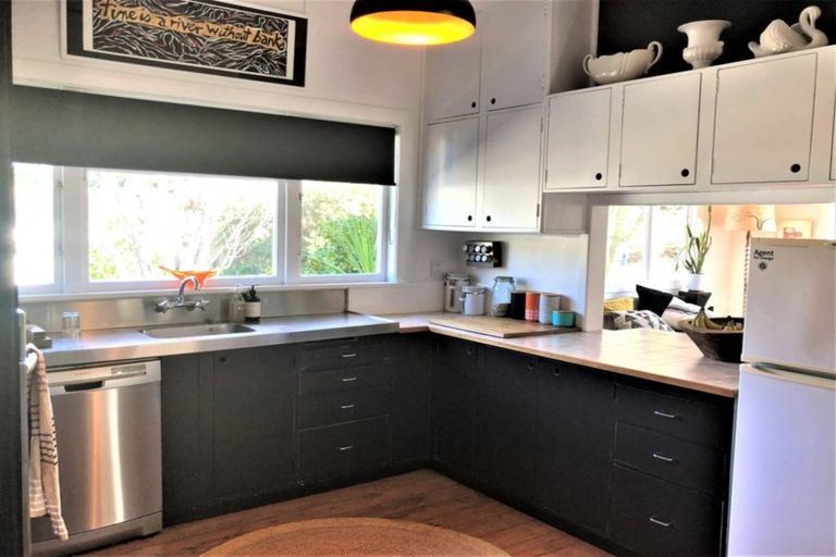 Photo of property in 2 Leicester Street, Picton, 7220