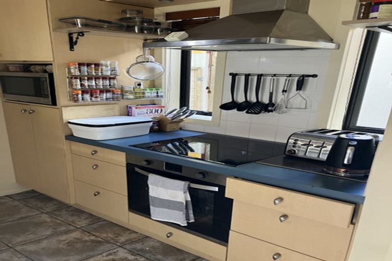 Photo of property in 1/21 Armoy Drive, East Tamaki, Auckland, 2016