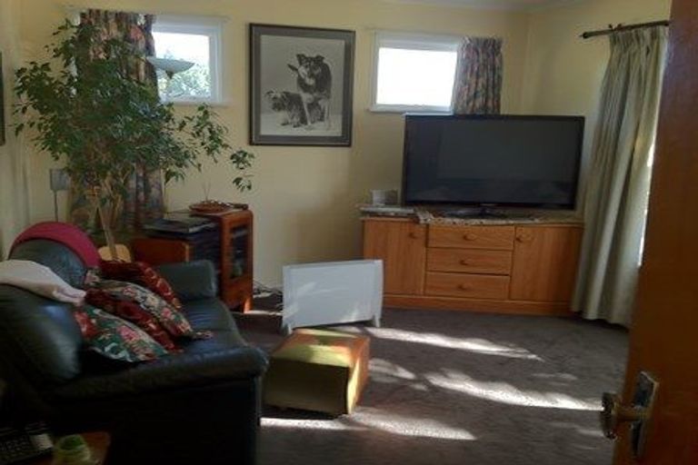 Photo of property in 40 Waihora Crescent, Waitangirua, Porirua, 5024