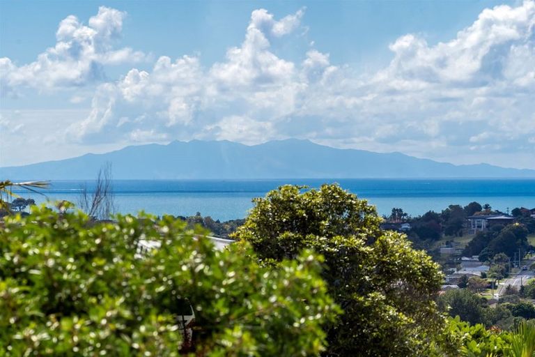 Photo of property in 2/883 East Coast Road, Northcross, Auckland, 0632