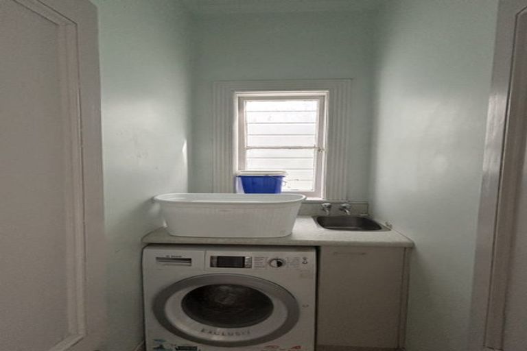 Photo of property in 1/10 Hobson Crescent, Thorndon, Wellington, 6011