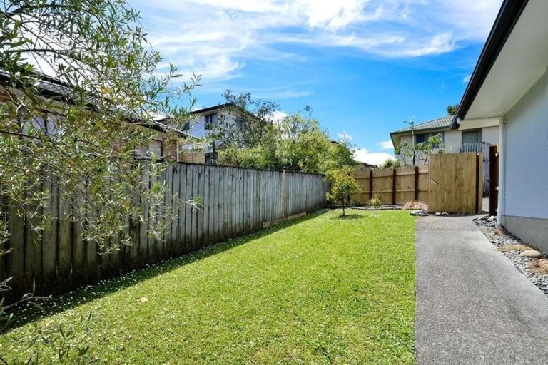 Photo of property in 21 View Ridge Drive, Ranui, Auckland, 0612