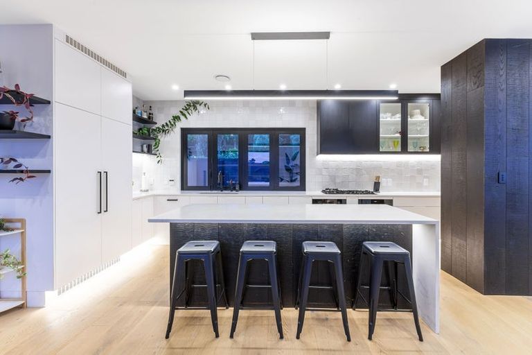 Photo of property in 302 Paremata Road, Whitby, Porirua, 5381