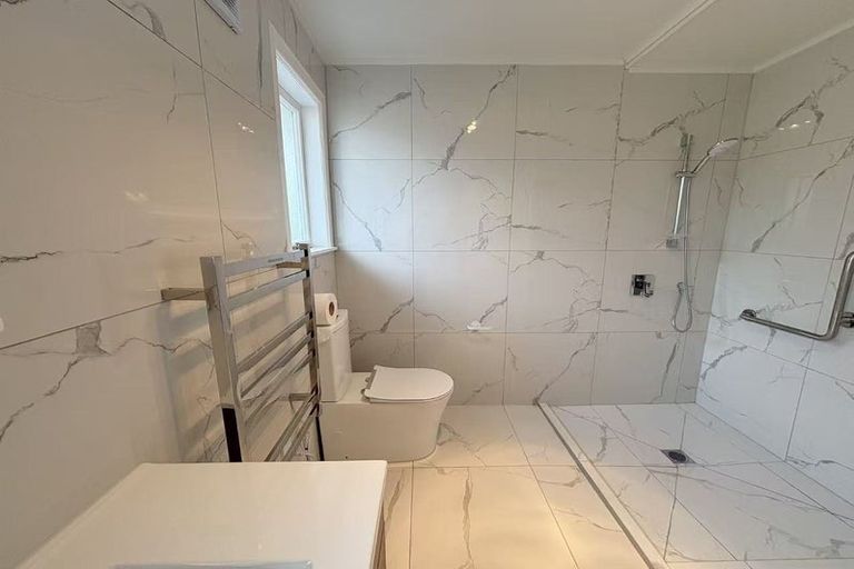 Photo of property in 28 Swanson Road, Henderson, Auckland, 0610