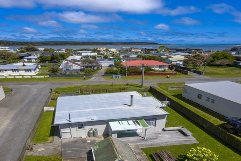 Photo of property in 27 Roore Street, Foxton Beach, Foxton, 4815