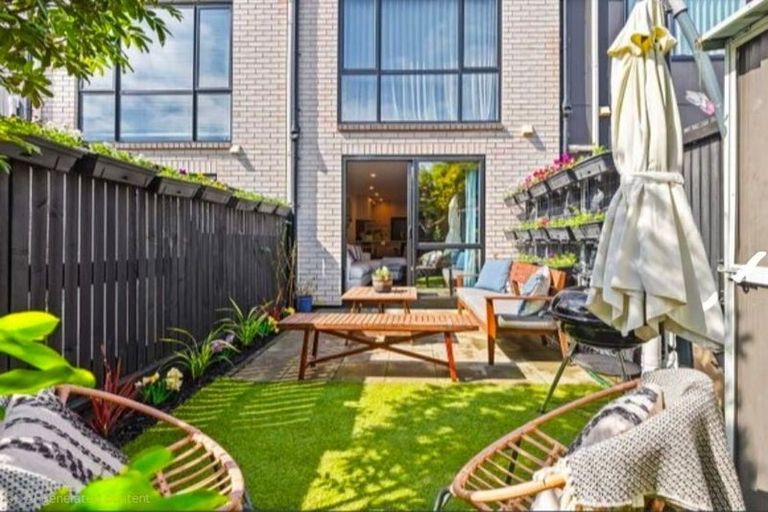 Photo of property in 36 Wharara Lane, Massey, Auckland, 0614