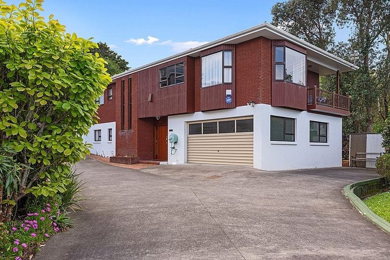Photo of property in 2/30 Manly Esplanade, Browns Bay, Auckland, 0630
