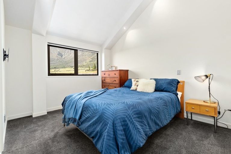 Photo of property in 33 Double Cone Road, Jacks Point, Queenstown, 9371
