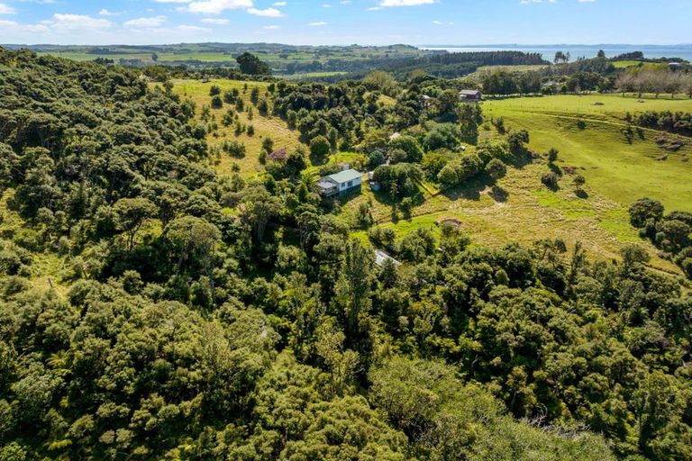 Photo of property in 169 Mcleod Road, South Head, Helensville, 0874