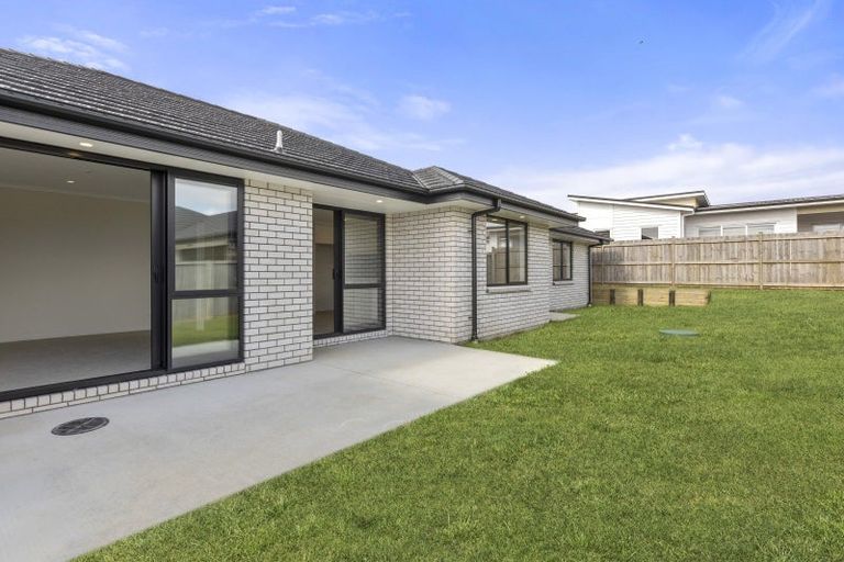 Photo of property in 21 Dame Nganeko Drive, Glenbrook, 2681