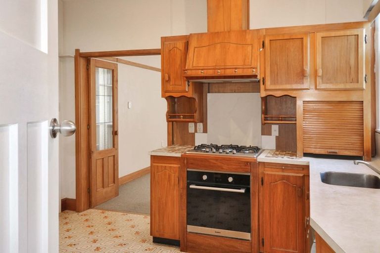 Photo of property in 22 Saint Albans Grove, Woburn, Lower Hutt, 5010