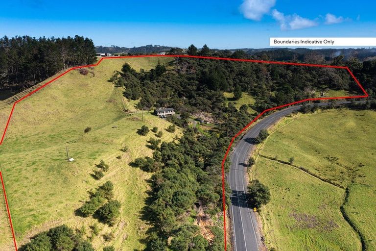 Photo of property in 1529 South Head Road, South Head, Helensville, 0874