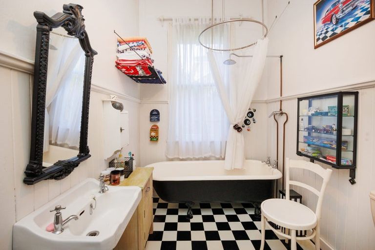 Photo of property in 357 Featherston Street, Palmerston North, 4414