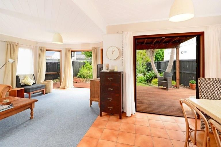 Photo of property in 1/52 Rambler Crescent, Beach Haven, Auckland, 0626