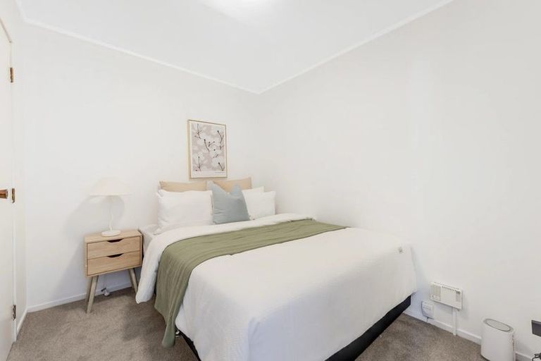 Photo of property in 2/38 Ballater Place, Highland Park, Auckland, 2010